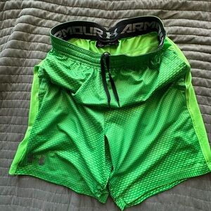 Under Armour gym shorts - medium
